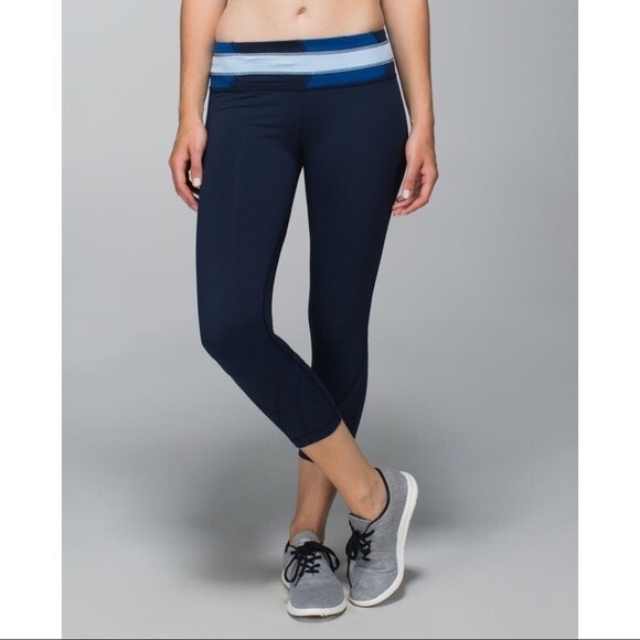 Lululemon Navy Run Inspire Crop II Size 6 - Picture 4 of 16